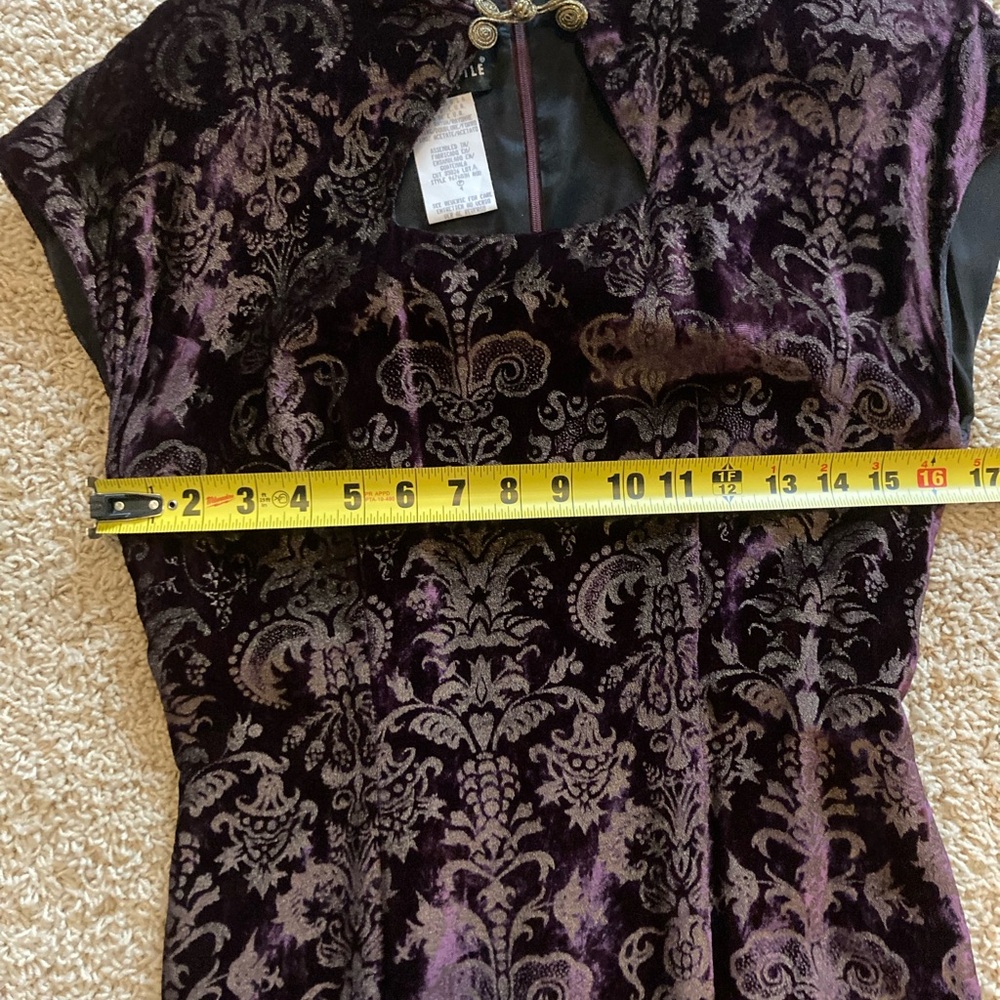 VINTAGE!! Carole Little deep purple and gold velvet sheath dress, size 4 - Picture 10 of 13